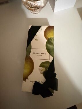 Jo Malone London
English Pear & Freesia Cologne with Rose 1oz